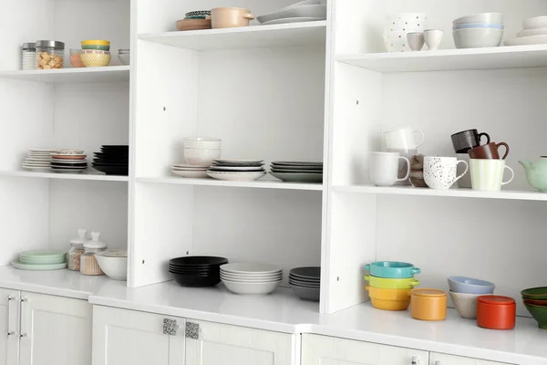 Plank Unit Met Set Van Schone Gerechten Keuken — Stockfoto