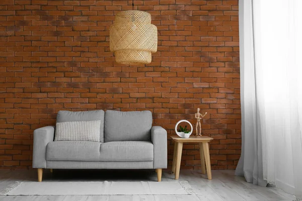 Interieur Eines Modernen Wohnzimmers Mit Stilvollem Sofa Und Lampe — Stockfoto