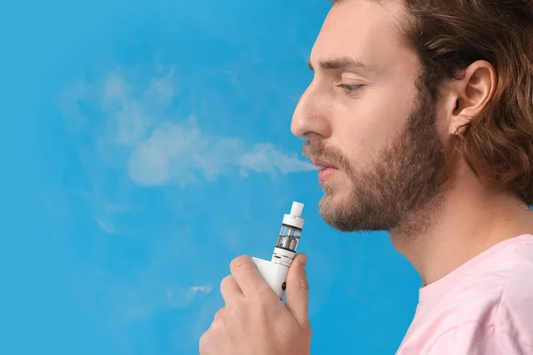 Vaping Young Man Blue Background — Stock Photo, Image