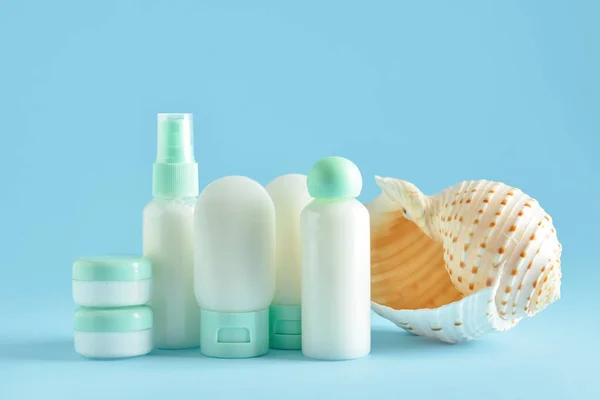Travel Bottles Jars Cosmetic Products Sea Shell Blue Background Closeup — Stock Photo, Image