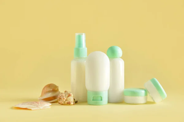 Travel Bottles Jars Cosmetic Products Sea Shells Beige Background — Stock Photo, Image