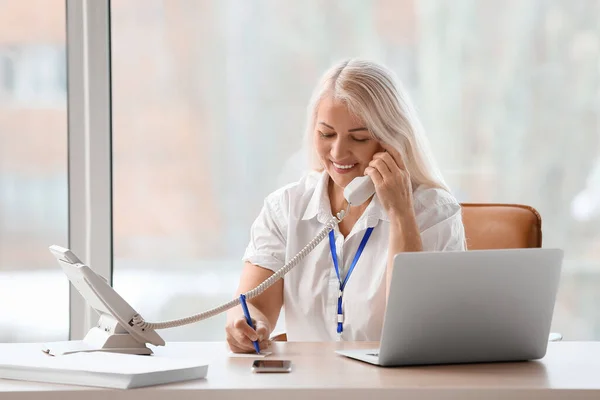 Mature Secretary Talking Phone While Working Office — Stock Photo, Image