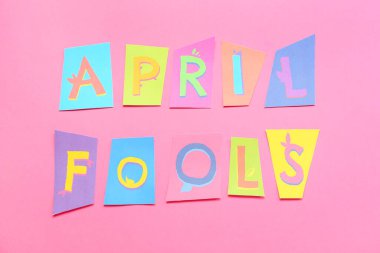 Renk arkaplanı üzerindeki metin APRIL FOOLS