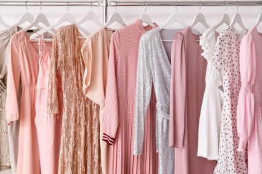 Mezuniyet balosu için güzel elbiseler.