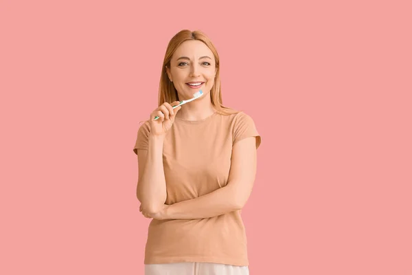 Beautiful Mature Woman Brushing Teeth Color Background — Stock Photo, Image