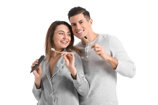 Junges Paar Mit Holzkohle Zahnpasta Isoliert Auf Weiß — Stockfoto
