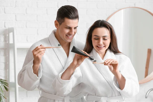 Young Couple Brushing Teeth Activated Charcoal Tooth Paste Bathroom — Stock Photo, Image
