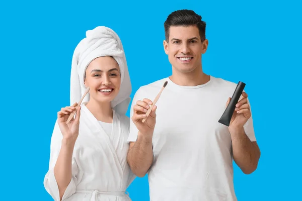 Young Couple Activated Charcoal Tooth Paste Brushes Blue Background — Stock Photo, Image
