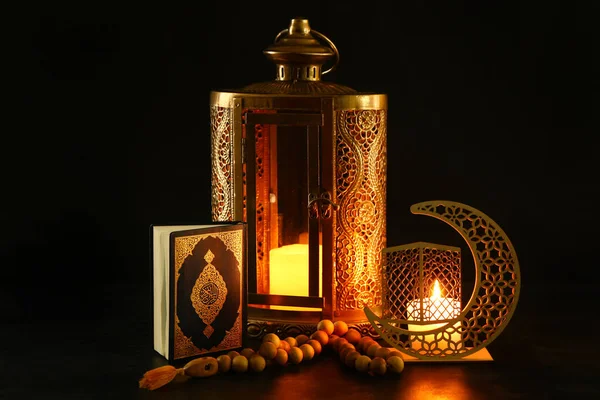 Arabic Candle Holder Glowing Candle Fanoos Lamp Quran Tasbih Dark — Stock Photo, Image