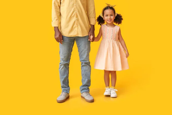 Little African American Girl Her Father Yellow Background — Stock Photo, Image