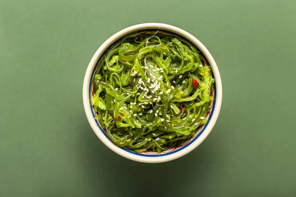 Bowl Healthy Seaweed Salad Green Background — Stock Photo, Image