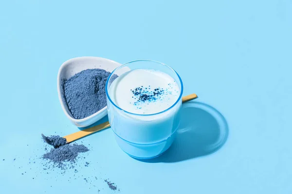 Glass Delicious Matcha Tea Bowl Chashaku Powder Blue Background — Stock Photo, Image