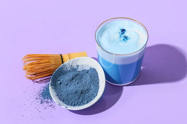 Glass Blue Matcha Tea Chasen Bowl Powder Purple Background — Stock Photo, Image