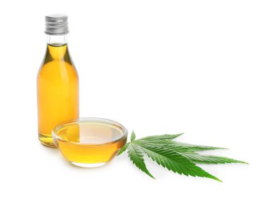 Beyaz arka planda şişe ve kase CBD yağı