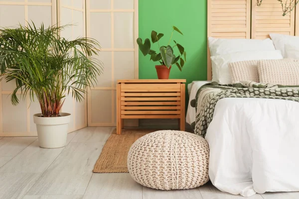 Interior Del Dormitorio Moderno Con Pared Verde — Foto de Stock