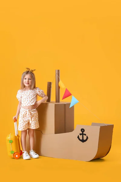 Linda Niña Jugando Con Barco Cartón Sobre Fondo Amarillo —  Fotos de Stock