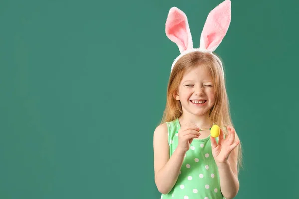 Happy Little Girl Bunny Ears Painting Easter Egg Color Background — Stock Photo, Image