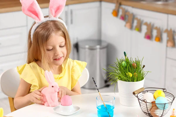 Adorable Little Girl Figurine Bunny Painting Easter Eggs Kitchen Home — Stock Photo, Image