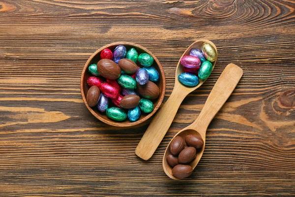 Bowl Spoons Chocolate Eggs Wooden Background — Stock Photo, Image
