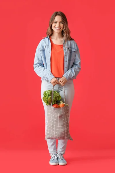 Young Woman Holding Eco Bag Vegetables Red Background — Stock Photo, Image