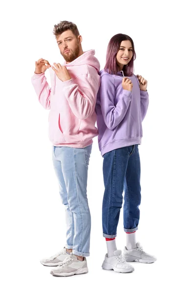 Cool Pareja Joven Sudaderas Con Capucha Sobre Fondo Blanco —  Fotos de Stock