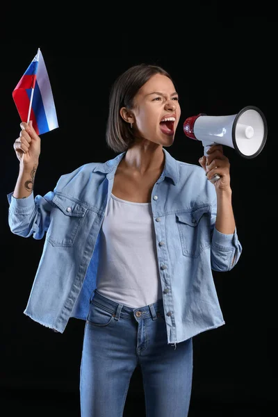 Young Woman Flag Russia Megaphone Dark Background — Stock Photo, Image