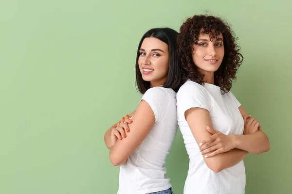 Beautiful Sisters Crossed Hands Standing Back Back Color Background — Stock Photo, Image