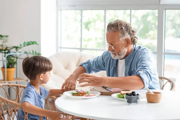 Little Boy Having Breakfast His Grandfather Table Kitchen — Stock Photo, Image