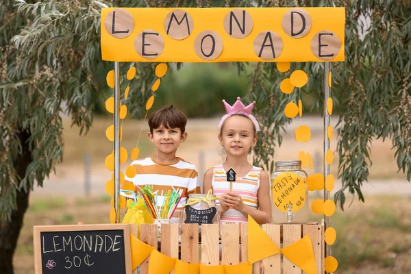 Cute Children Selling Lemonade Park — Stock Photo, Image
