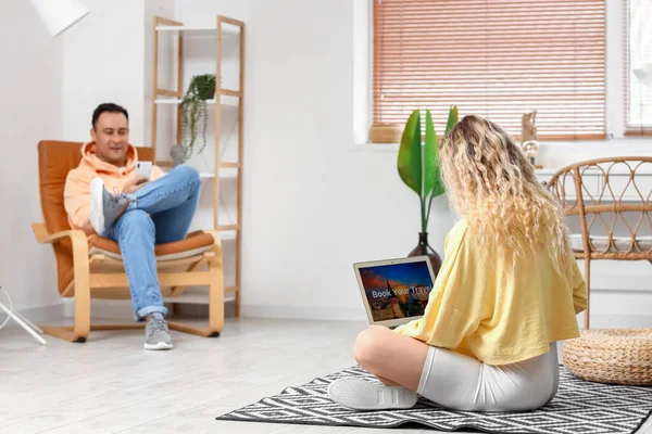 Happy Couple Spending Time Together Home — Stock Photo, Image