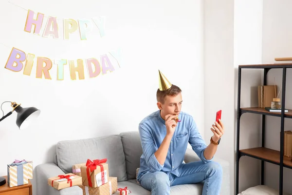 Young Man Celebrating Birthday Online Home Due Coronavirus Epidemic — 图库照片