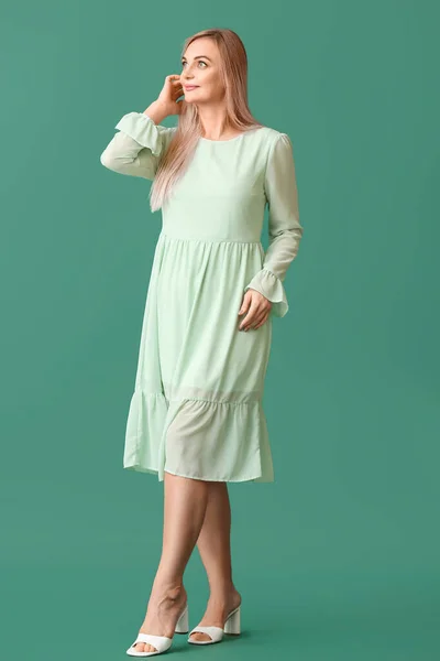 Beautiful Blonde Woman Green Background — Stock Photo, Image