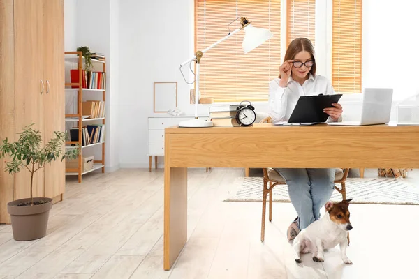 Beautiful Businesswoman Working Document Table Office — Stock Photo, Image