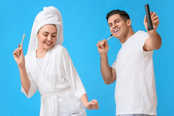 Dancing Young Couple Activated Charcoal Tooth Paste Brushes Blue Background — Stock Photo, Image