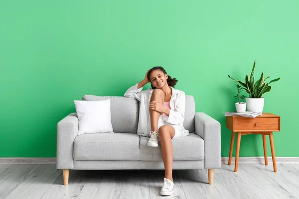 African American Teenage Girl Relaxing Sofa Home — Stock Photo, Image