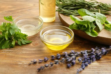 Ahşap arka planda doğal yağlar