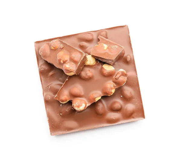 Кусочки Вкусного Шоколада Фундуком Белом Фоне — стоковое фото