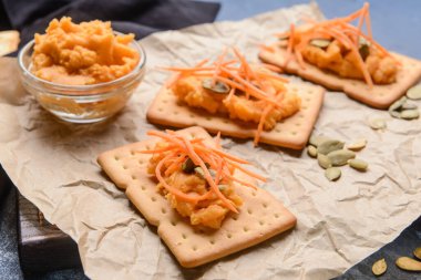 Lezzetli havuç humuslu gevrek.