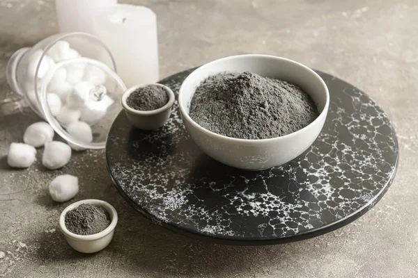 Bowls Activated Carbon Powder Facial Mask Cotton Balls Grunge Background — Stock Photo, Image