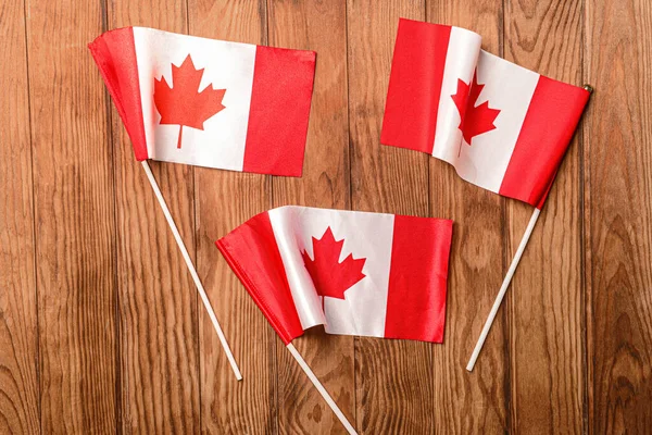 Banderas Canadienses Sobre Fondo Madera — Foto de Stock