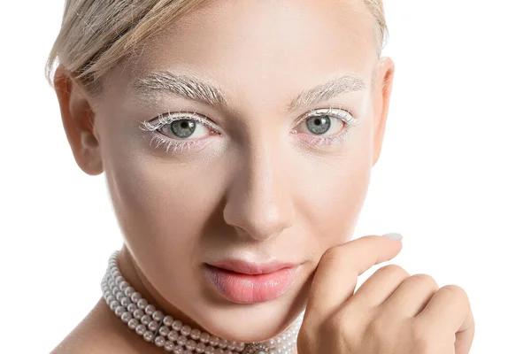 Beyaz Arka Planda Closeup Yaratıcı Makyaj Ile Güzel Genç Kadın — Stok fotoğraf