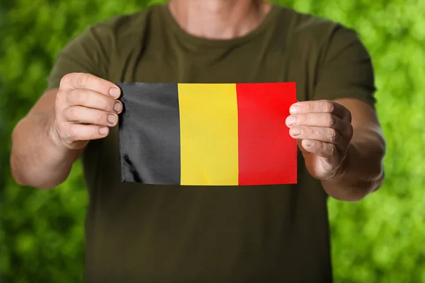 Homme Avec Drapeau Belge Sur Fond Couleur Gros Plan — Photo