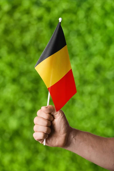 Man Hand Med Belgisk Flagga Färg Bakgrund — Stockfoto