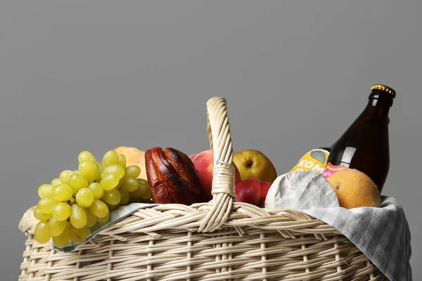 Wicker Basket Tasty Food Drink Picnic Grey Background — Stock Photo, Image