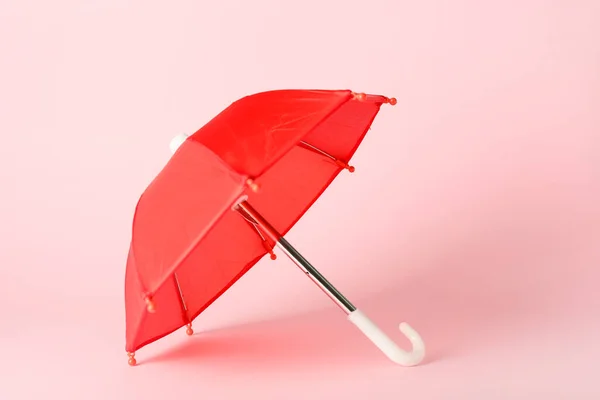 Paraguas Rojo Sobre Fondo Rosa — Foto de Stock