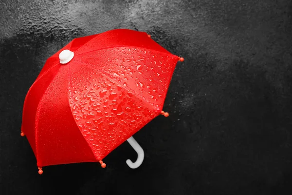 Red Umbrella Water Drops Dark Background — Stock Photo, Image