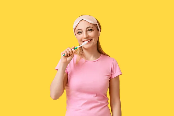 Beautiful Mature Woman Brushing Teeth Yellow Background — Stock Photo, Image