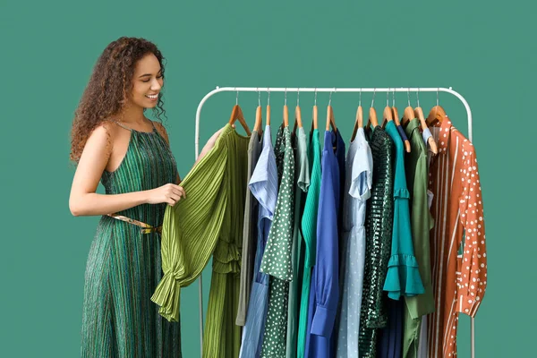 Beautiful African American Girl Rack Clothes High School Prom Green — Stock Photo, Image