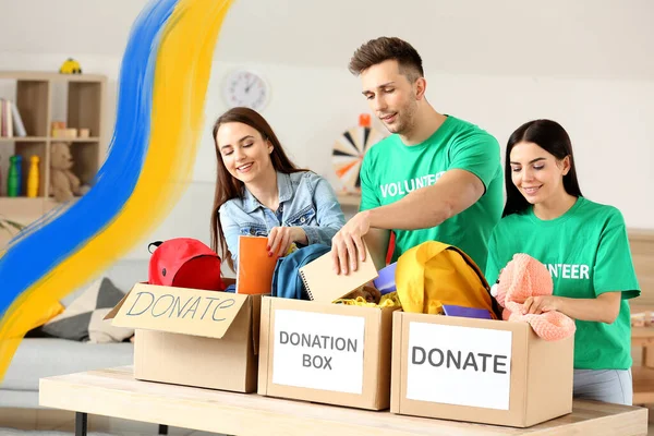 Volunteers Putting Things Donation Boxes Humanitarian Aid Ukraine — Stock Photo, Image