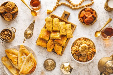 Grunge arka planında geleneksel Doğu yemekleri